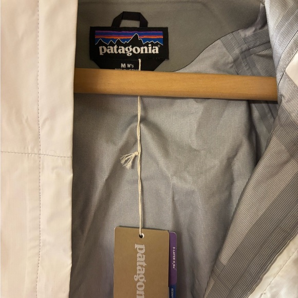 Patagonia Women’s Rain Coat - Picture 5 of 8